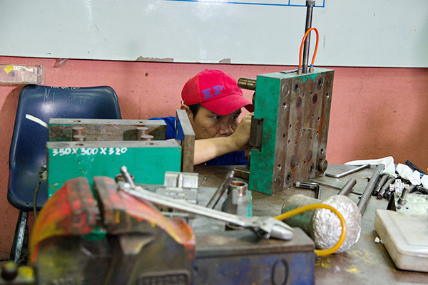 Mold engineer